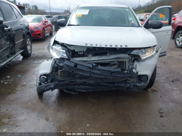 JA4AZ2A36HZ038090 Mitsubishi Outlander Es