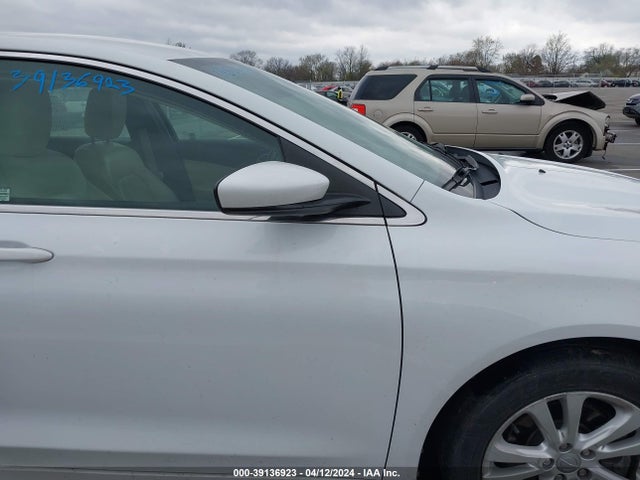Chrysler 200 Limited Platinum 2017 1C3CCCAB1HN500273 Image 12