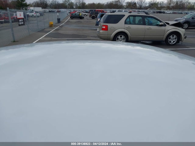 Chrysler 200 Limited Platinum 2017 1C3CCCAB1HN500273 Image 6