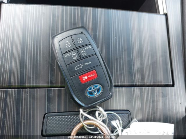 5TDESKFC4NS043516 Toyota Sienna Platinum