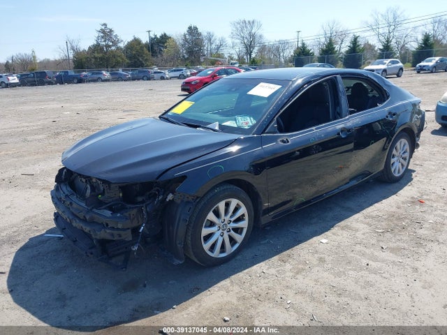 Toyota CAMRY LE 2018 4T1B11HK2JU145063 Image 2