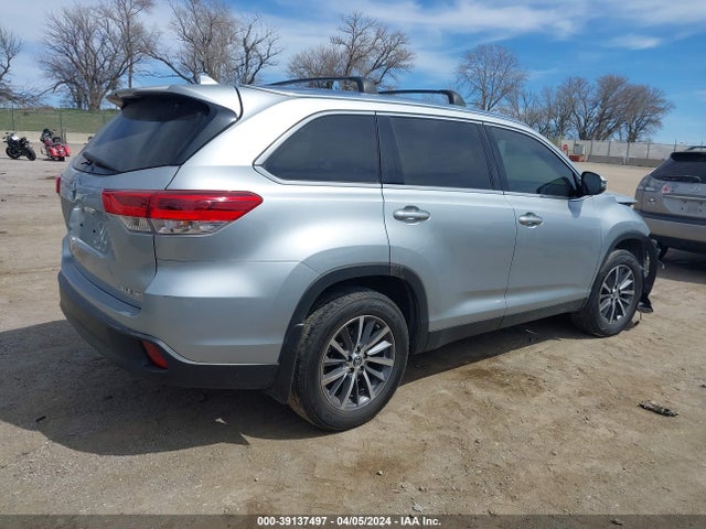 Toyota Highlander Xle 2019 5TDJZRFH2KS611529 Image 4