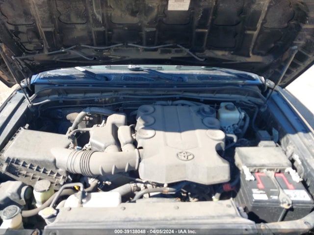 Toyota FJ Cruiser 2014 JTEBU4BF0EK205380 Image 10