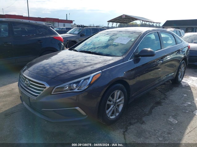 Hyundai SONATA SE 2017 5NPE24AF6HH443035 Image 2