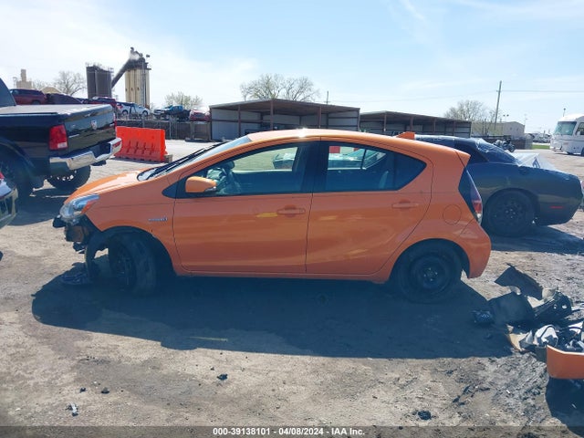 Toyota Prius C Two 2015 JTDKDTB32F1097890 Image 15
