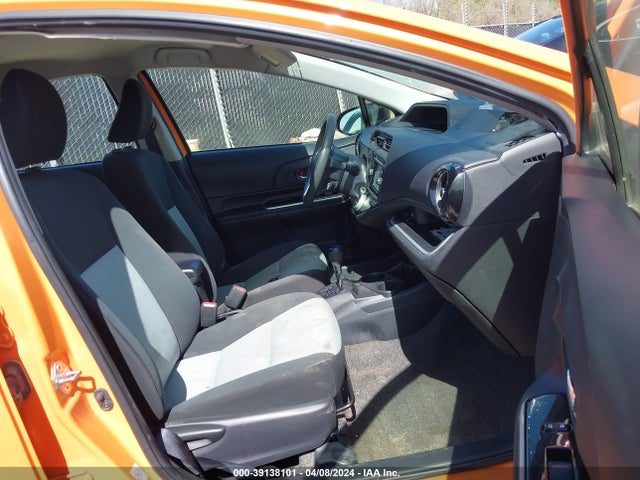 Toyota Prius C Two 2015 JTDKDTB32F1097890 Image 5