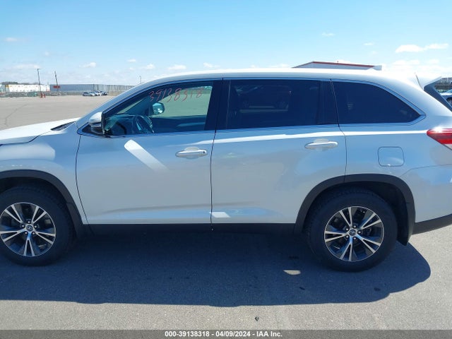 Toyota Highlander Le Plus 2019 5TDBZRFH7KS931787 Image 14