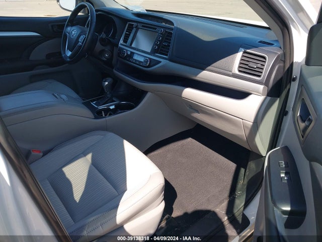 Toyota Highlander Le Plus 2019 5TDBZRFH7KS931787 Image 5