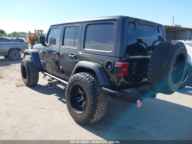 1C4HJXDG0JW317260 Jeep Wrangler Unlimited Sport S 4x4