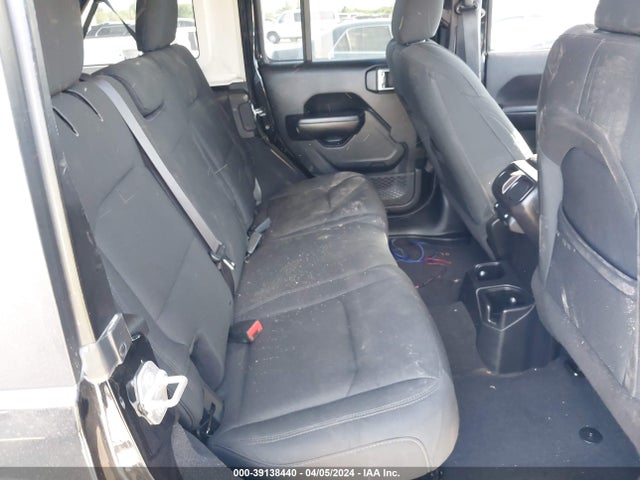 1C4HJXDG0JW317260 Jeep Wrangler Unlimited Sport S 4x4