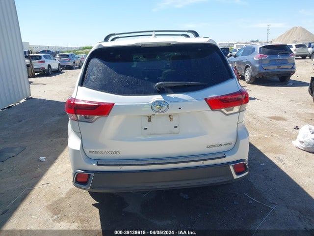 Toyota Highlander Limited Platinum 2017 5TDDZRFHXHS408362 Image 16