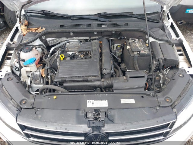 3VWB67AJ9JM219039 Volkswagen Jetta 1.4t Se/1.4t Wolfsburg Edition