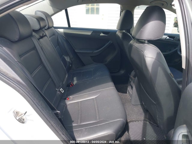 3VWB67AJ9JM219039 Volkswagen Jetta 1.4t Se/1.4t Wolfsburg Edition