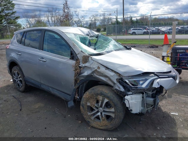 Toyota RAV4 LE 2018 2T3ZFREV3JW426566 Image 1