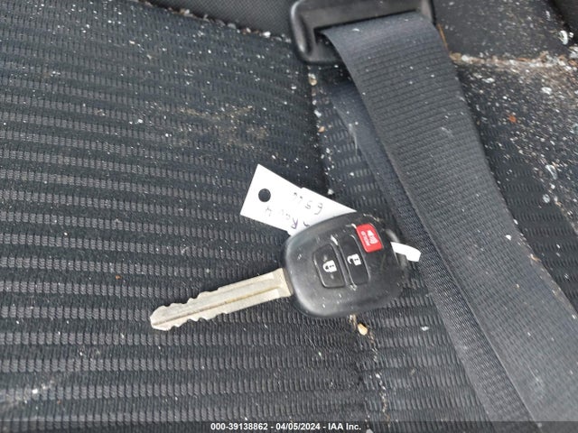 Toyota RAV4 LE 2018 2T3ZFREV3JW426566 Image 11
