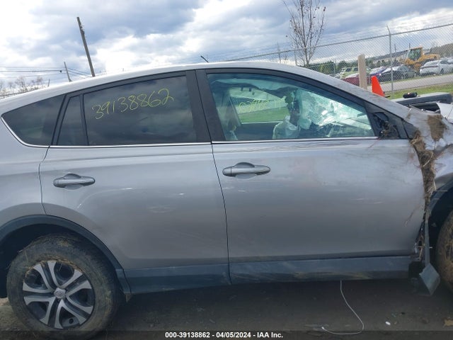 Toyota RAV4 LE 2018 2T3ZFREV3JW426566 Image 13