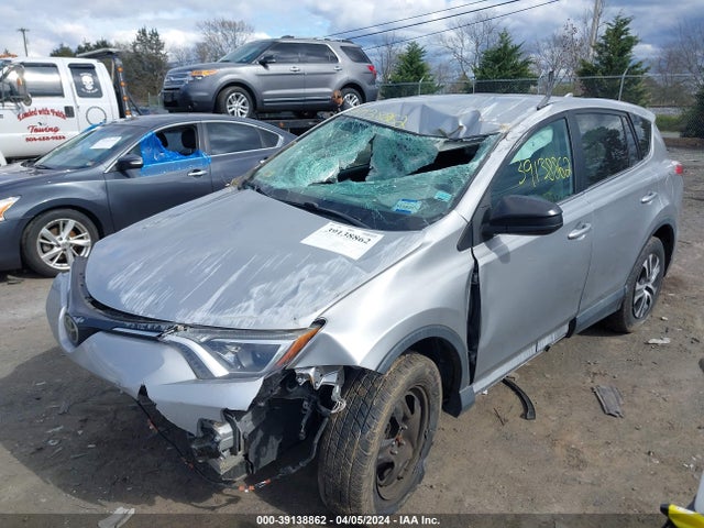 Toyota RAV4 LE 2018 2T3ZFREV3JW426566 Image 2