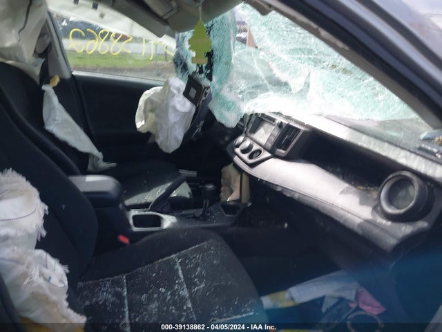 Toyota RAV4 LE 2018 2T3ZFREV3JW426566 Image 5