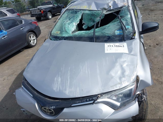 Toyota RAV4 LE 2018 2T3ZFREV3JW426566 Image 6