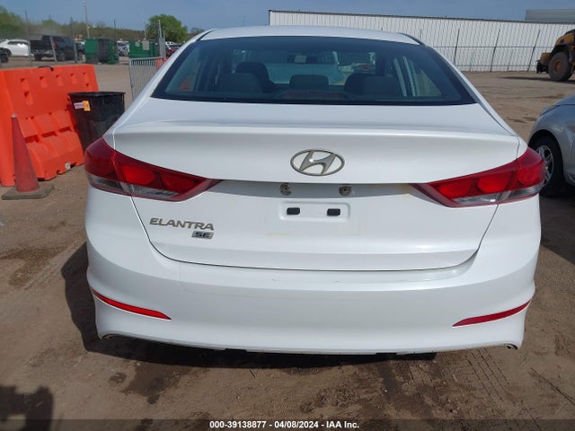 Hyundai ELANTRA SE 2018 5NPD74LF6JH330654 Image 16