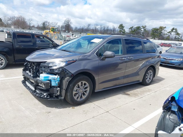 Toyota SIENNA XLE 2023 5TDYSKFCXPS078898 Image 2