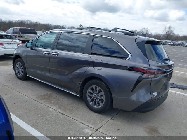 Toyota SIENNA XLE 2023 5TDYSKFCXPS078898 Image 3