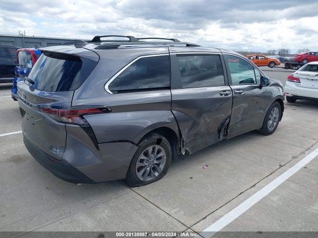 Toyota SIENNA XLE 2023 5TDYSKFCXPS078898 Image 4