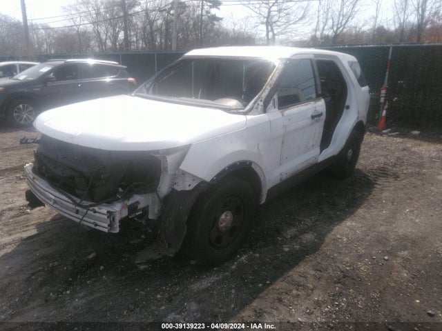 Ford Utility Police Interceptor 2016 1FM5K8AR3GGB65033 Image 2