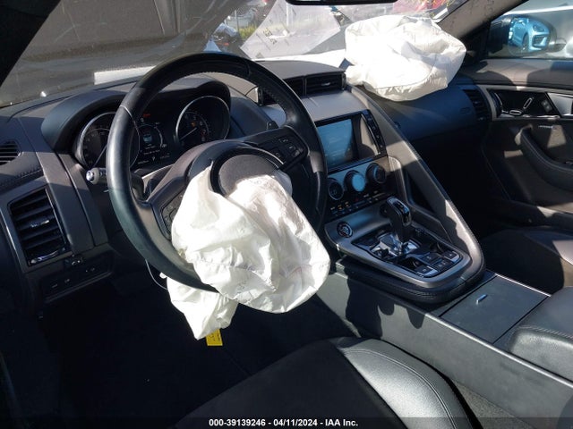 2017 JAGUAR F-TYPE SAJWA6ET3H8K44673 Photo 4