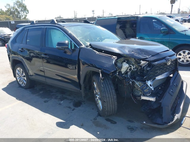 Toyota Rav4 Xle Premium 2021 2T3C1RFV2MC141740 Image 1