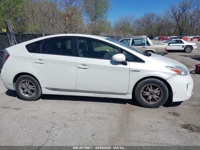 Toyota Prius Two 2015 JTDKN3DU6F0405118 Image 13
