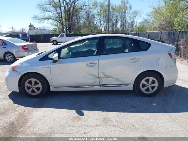 Toyota Prius Two 2015 JTDKN3DU6F0405118 Image 14