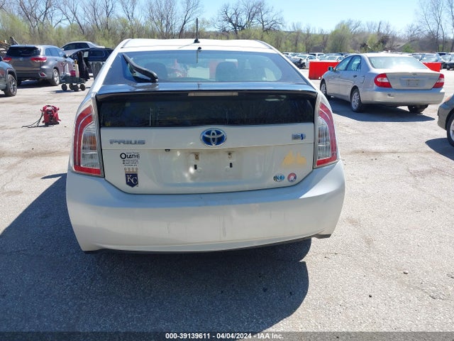 Toyota Prius Two 2015 JTDKN3DU6F0405118 Image 16