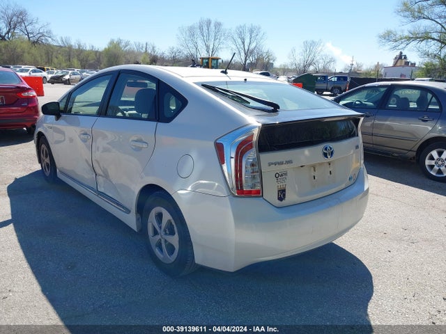 Toyota Prius Two 2015 JTDKN3DU6F0405118 Image 3