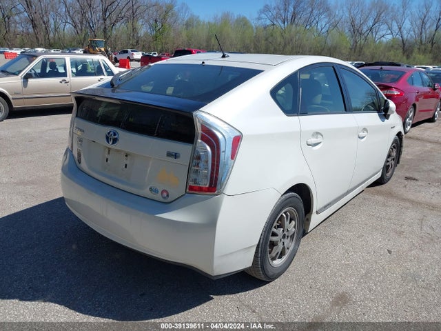 Toyota Prius Two 2015 JTDKN3DU6F0405118 Image 4