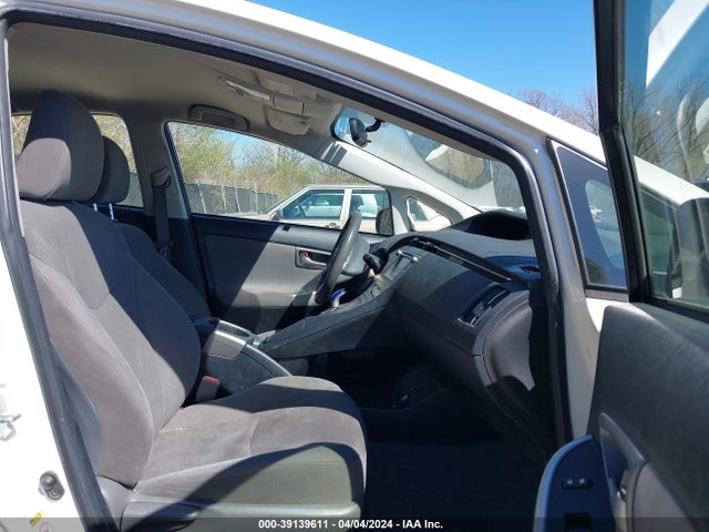 Toyota Prius Two 2015 JTDKN3DU6F0405118 Image 5