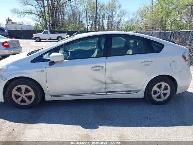 Toyota Prius Two 2015 JTDKN3DU6F0405118 Image 6