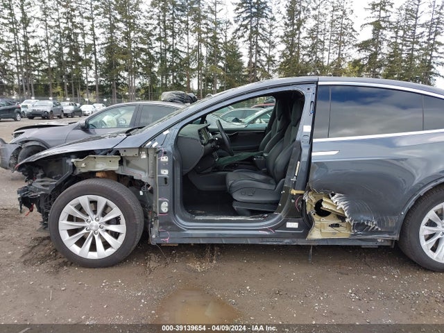 5YJXCAE29JF137298 Tesla Model X 100d/75d/p100d