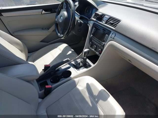 1VWAT7A35FC117266 Volkswagen Passat 1.8t Limited Edition
