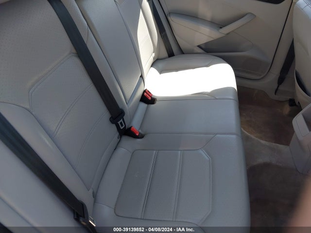 1VWAT7A35FC117266 Volkswagen Passat 1.8t Limited Edition