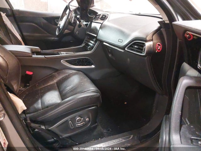 2018 JAGUAR F-PACE SADCL2EV0JA271211 Photo 4