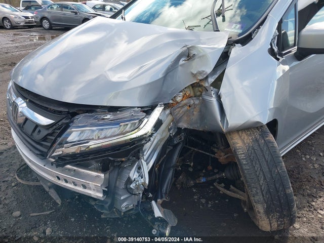 Honda Odyssey Touring 2018 5FNRL6H84JB009041 Image 6