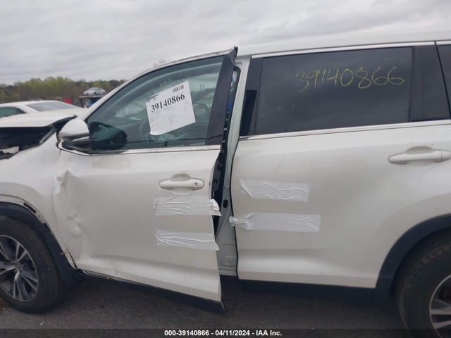 Toyota Highlander Le 2019 5TDBZRFH0KS721645 Image 14