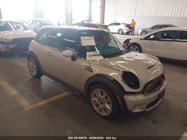 2010 MINI COOPER S WMWMF7C57ATZ71137 Photo 0