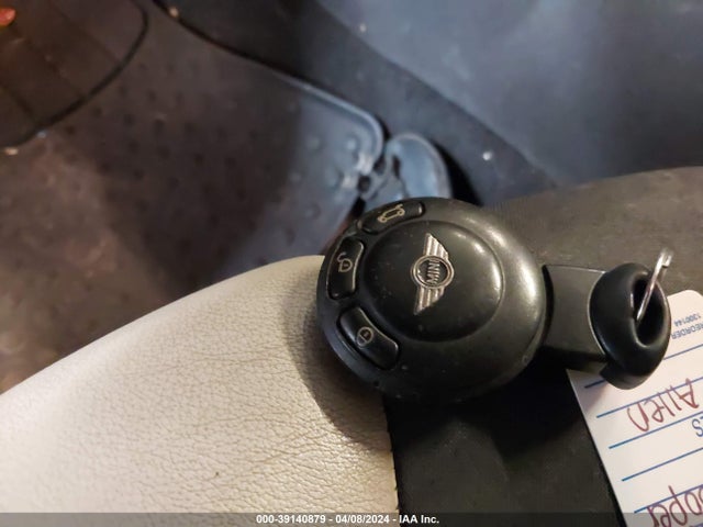 2010 MINI COOPER S WMWMF7C57ATZ71137 Photo 10