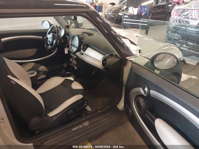 2010 MINI COOPER S WMWMF7C57ATZ71137 Photo 4