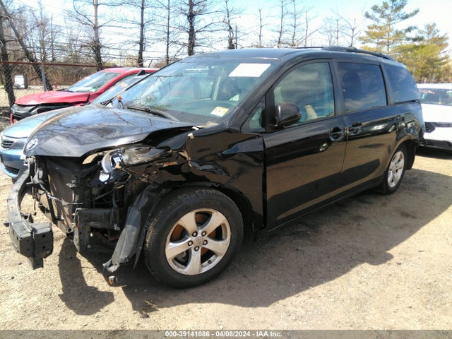 Toyota Sienna Le 8 Passenger 2016 5TDKK3DC8GS709596 Image 2
