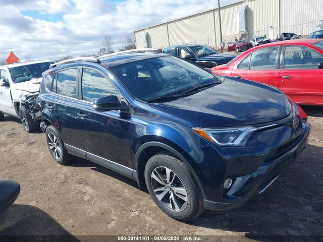 Toyota Rav4 Xle 2018 JTMRFREV8JJ196117 Image 1