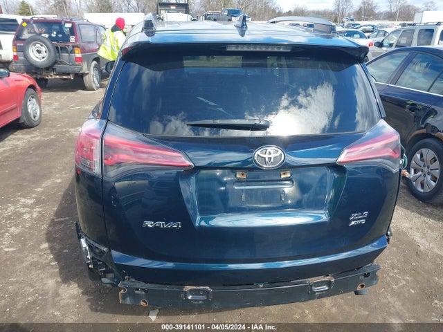 Toyota Rav4 Xle 2018 JTMRFREV8JJ196117 Image 16