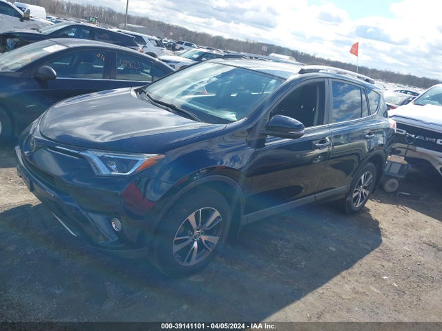 Toyota Rav4 Xle 2018 JTMRFREV8JJ196117 Image 2